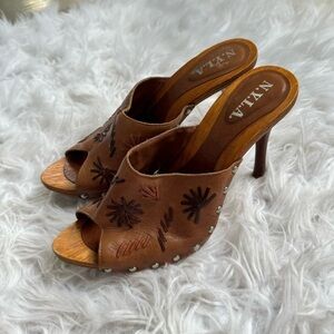Vintage NYLA Wood Leather Y2K Studded Detailed Heeled Sandal Size 8.5/9
